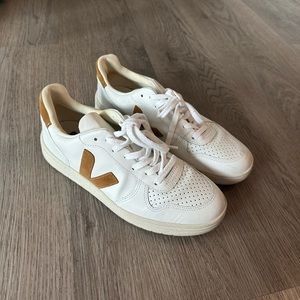 VEJA WOMENS V-10 SNEAKERS